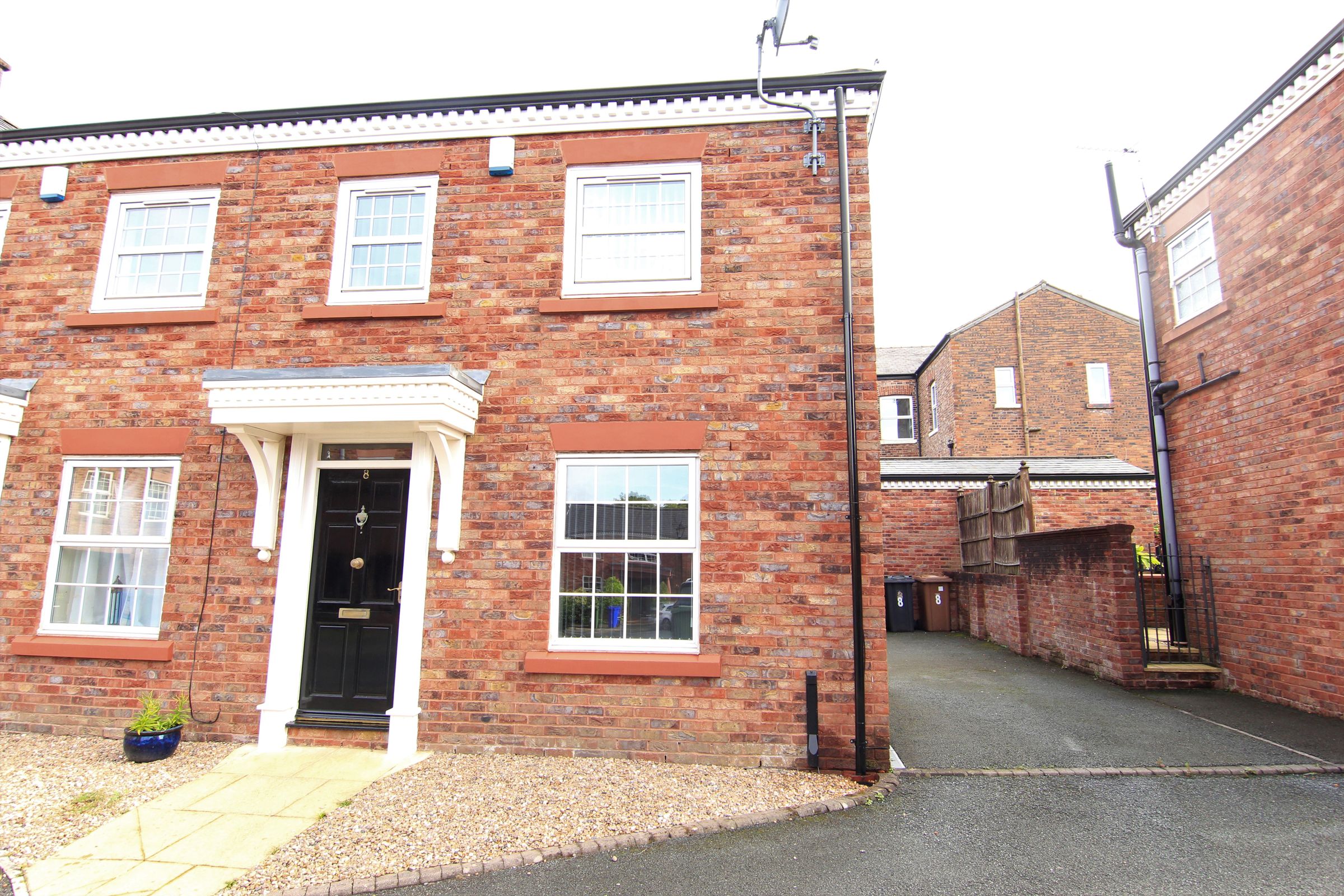 2 bed mews house to rent in Gower Hey Gardens, Gee Cross, Hyde SK14