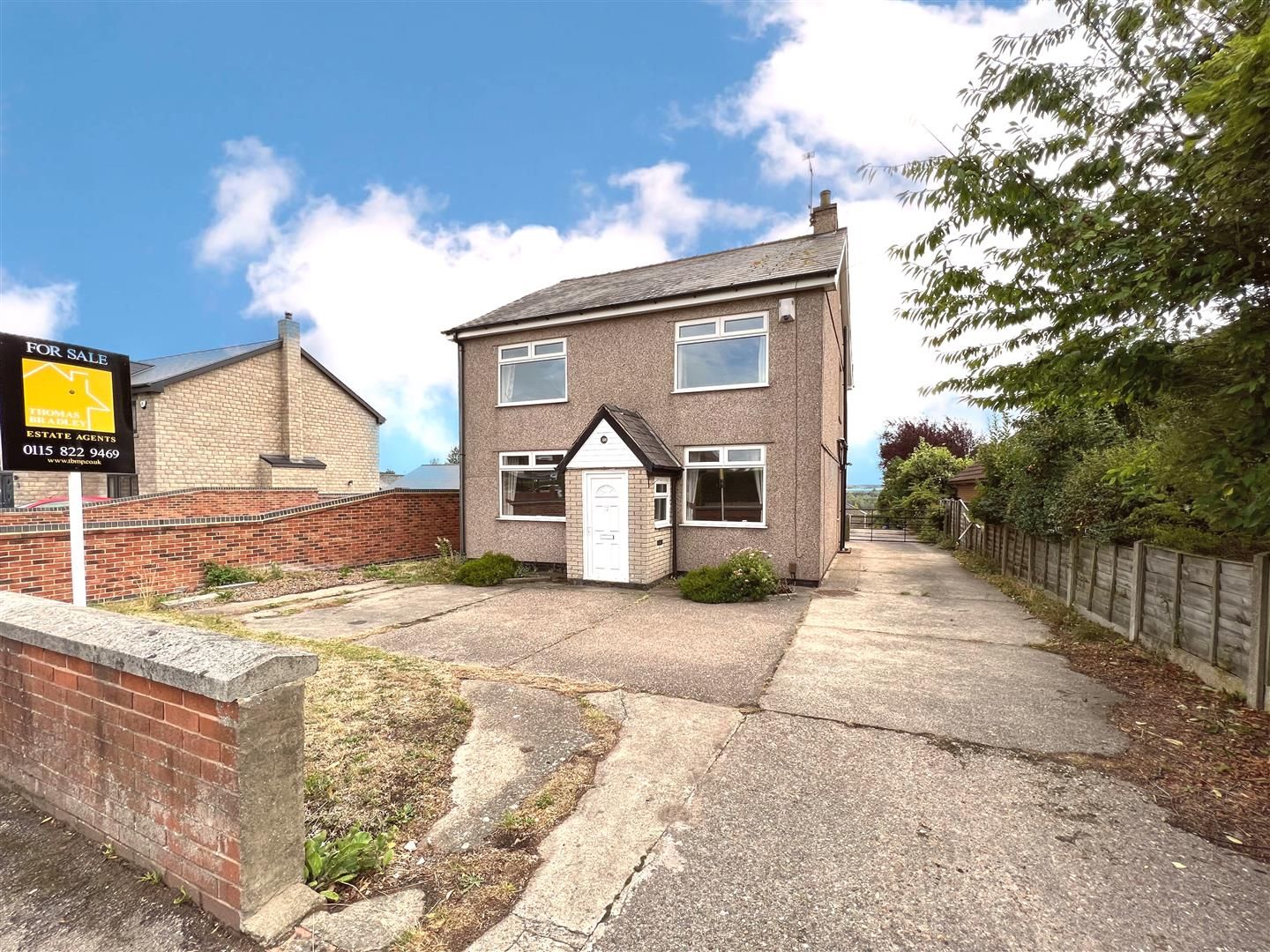 4 bed property for sale in Clipstone Road West, Forest Town, Mansfield