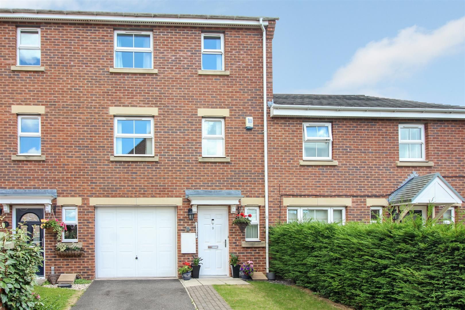 3 bed town house for sale in Nursery Close, Kippax, Leeds LS25 Zoopla