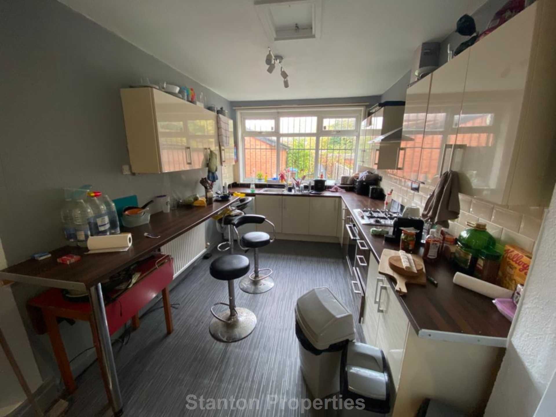 5 bed semidetached house to rent in Derby Road, Fallowfield