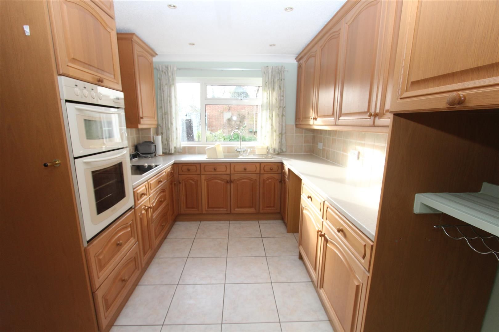 3 bed semidetached house for sale in London Road, Teynham
