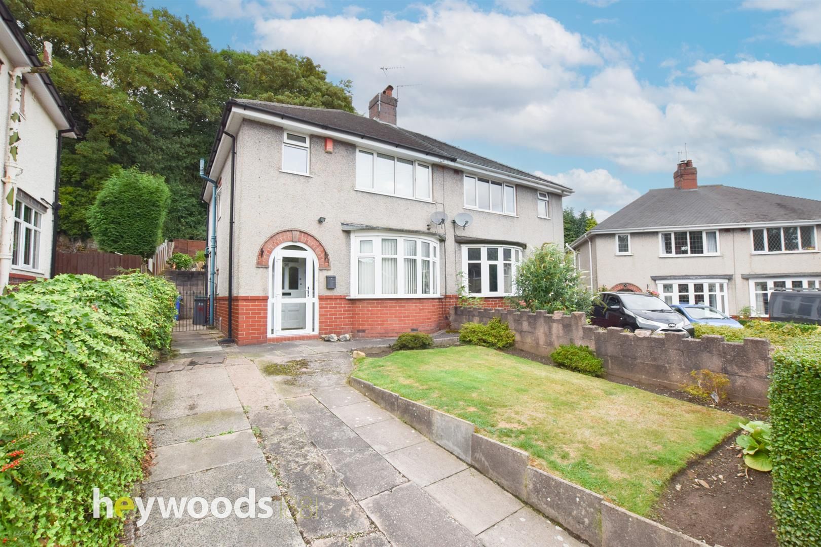 3 bed semidetached house for sale in Hollybank Crescent, Oakhill