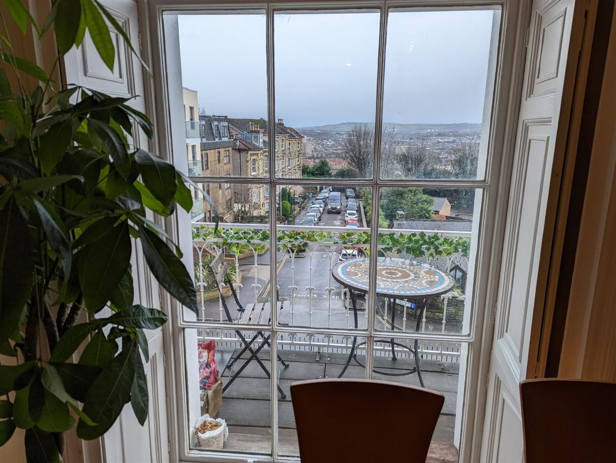 2 bed flat to rent in First Floor Flat, Royal York Crescent, Bristol BS8 Zoopla