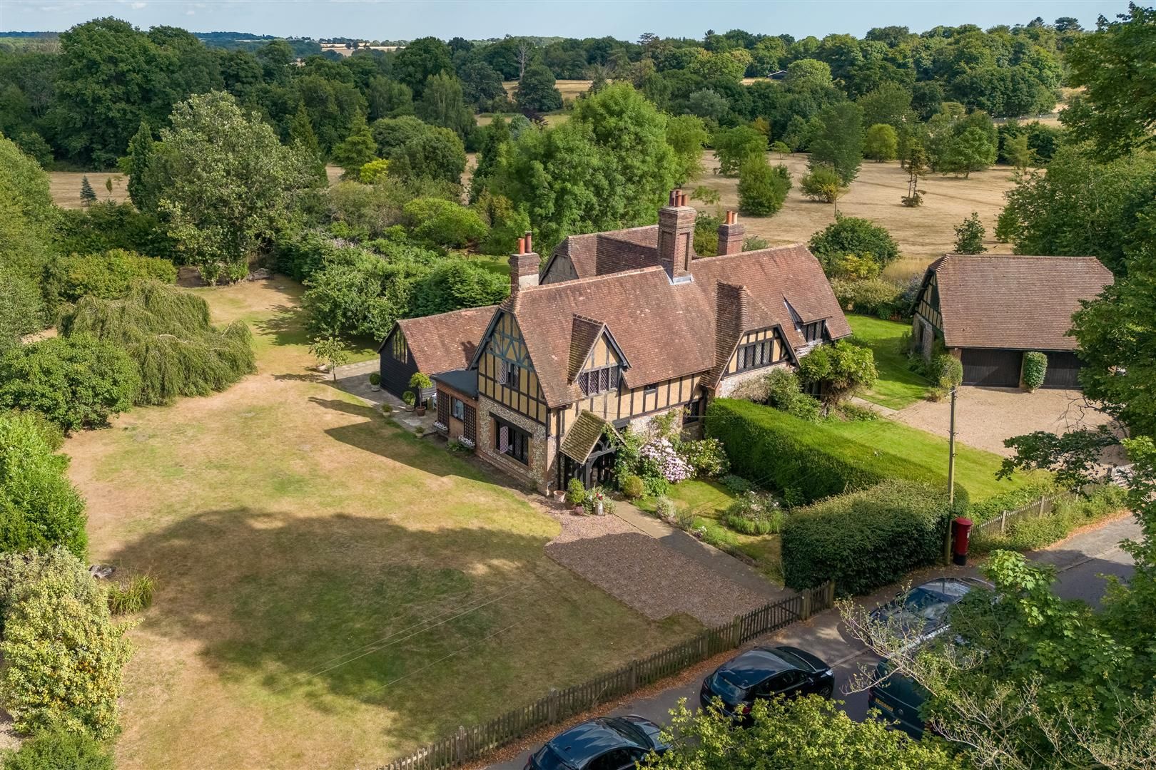 3 bed semidetached house for sale in High Road, Chipstead, Coulsdon