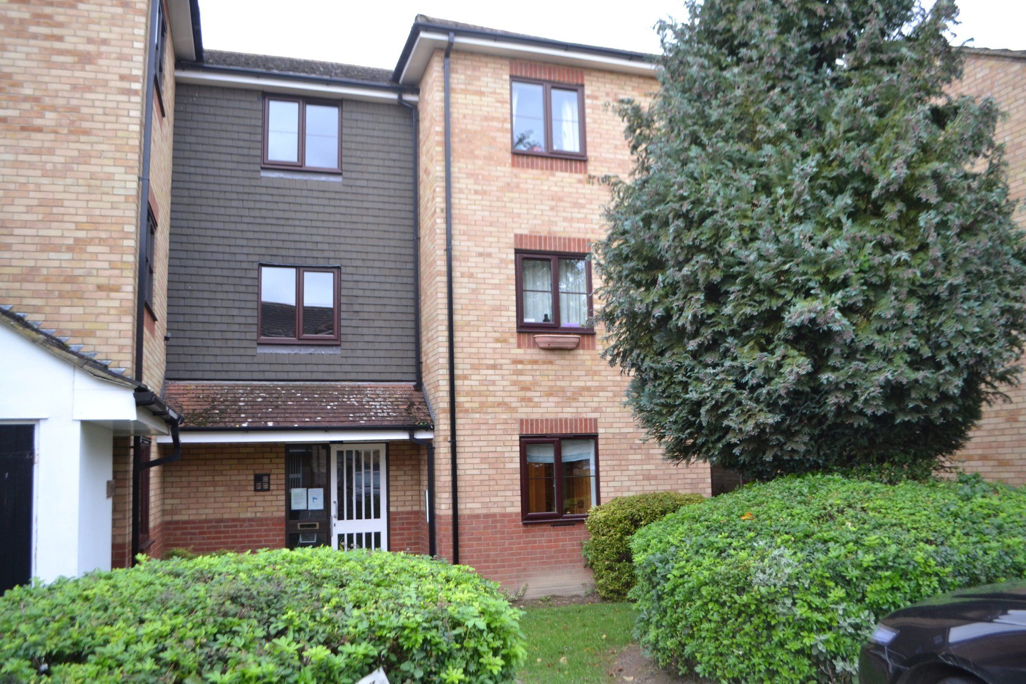 2 bed flat to rent in Tamarin Gardens, Cherry Hinton, Cambridge CB1