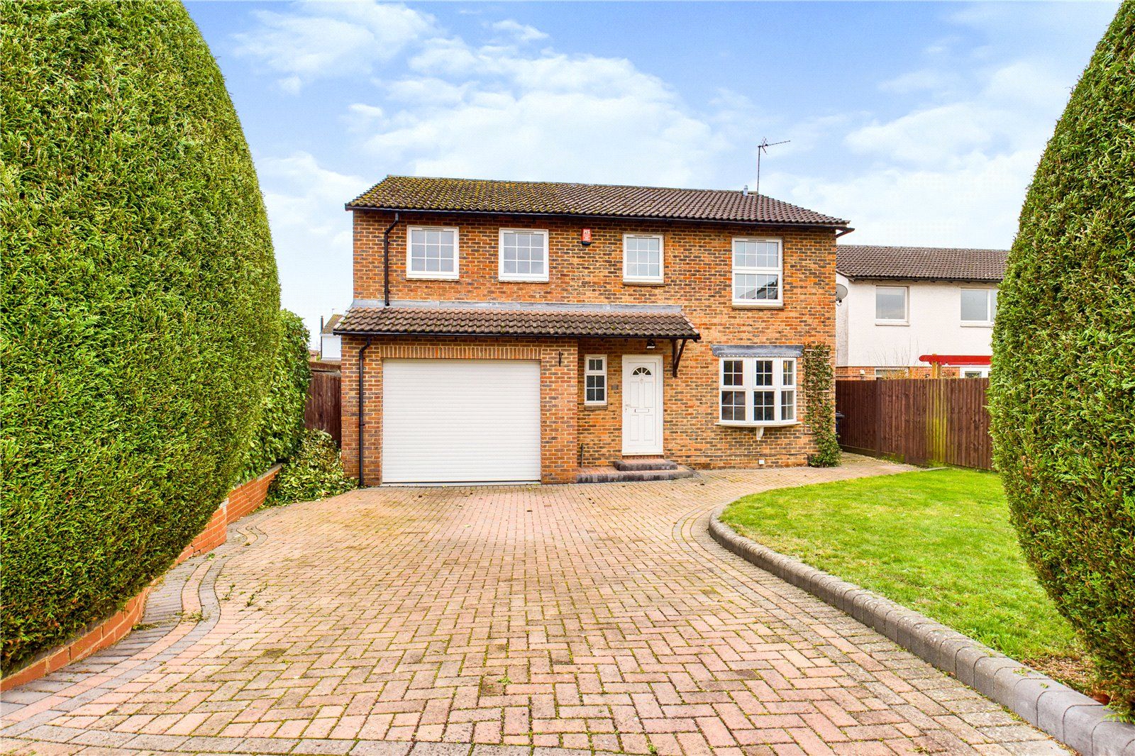 4 bed detached house for sale in Hatfield Court, Calcot, Reading