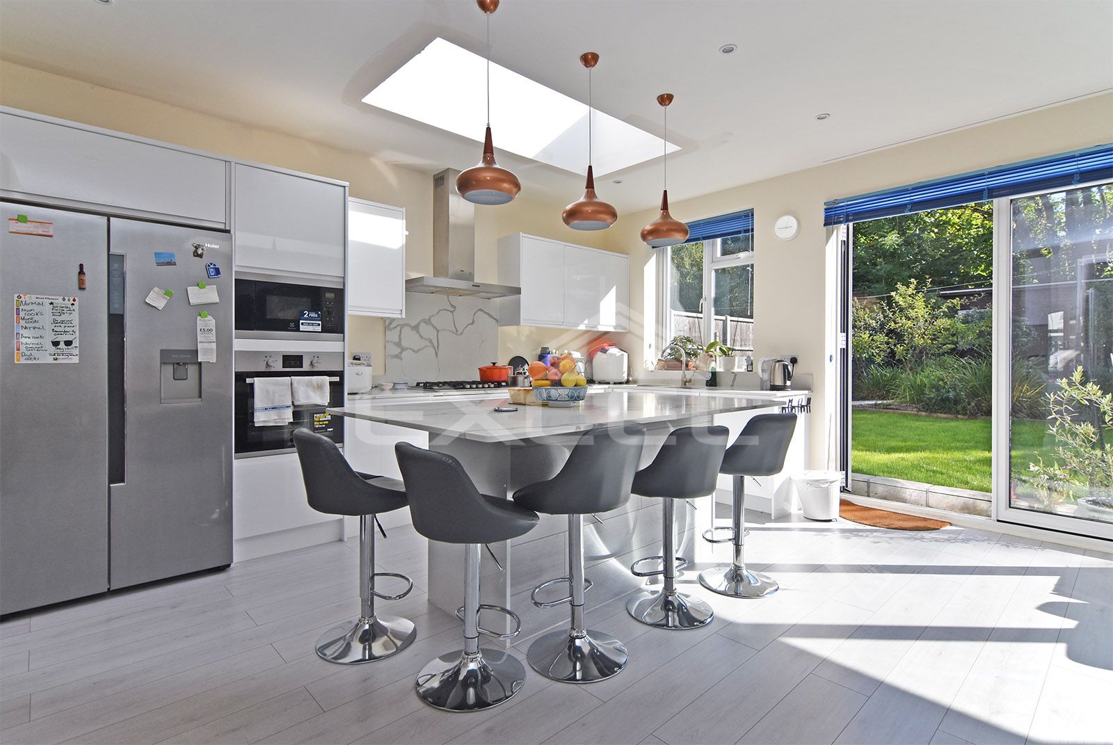 5 bed semidetached house to rent in Middleton Road, Golders Green