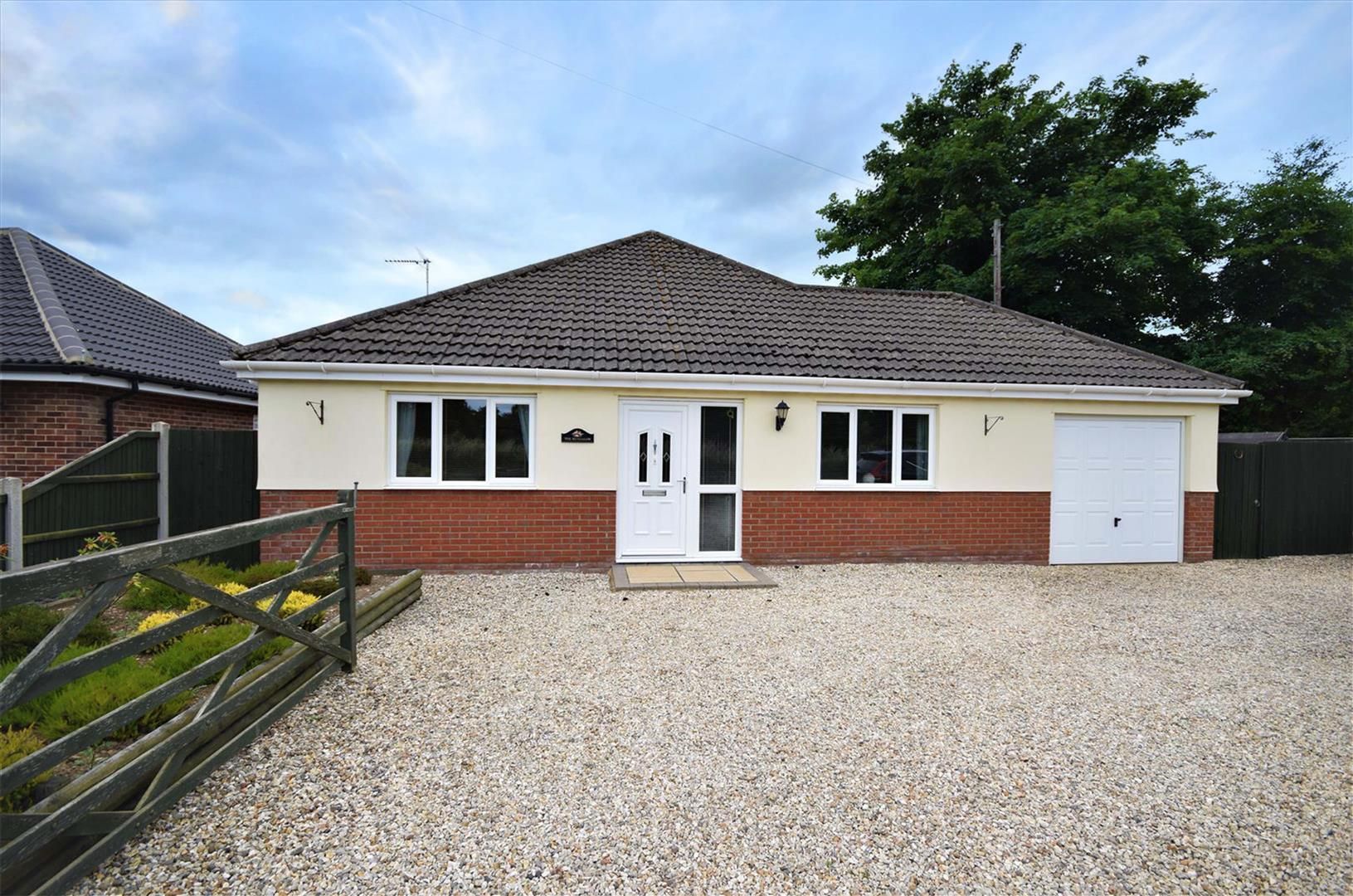 3 bed detached bungalow for sale in Long Common Lane, Swanton Abbott