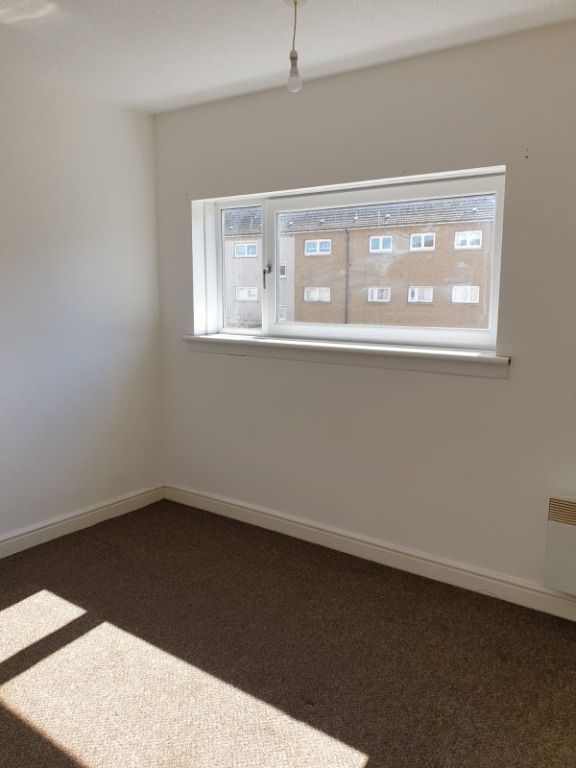 2 bed flat to rent in Paxstone Crescent, Harthill, North Lanarkshire