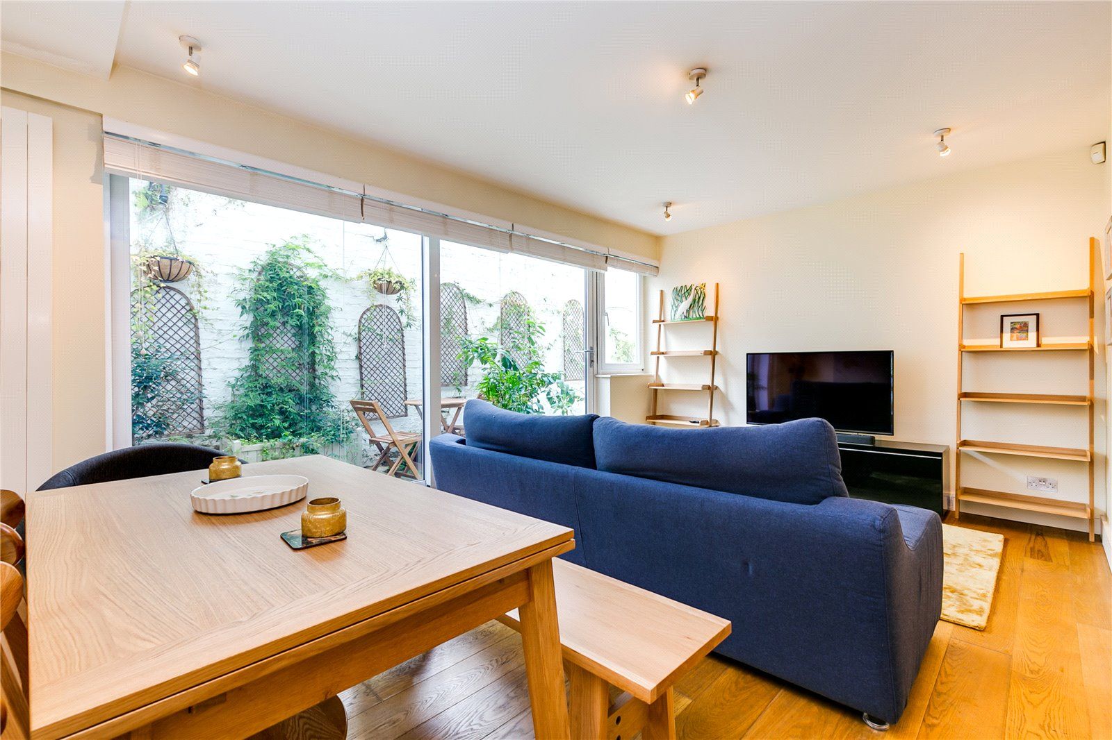 Cumberland Court, Cumberland Street, London SW1V  