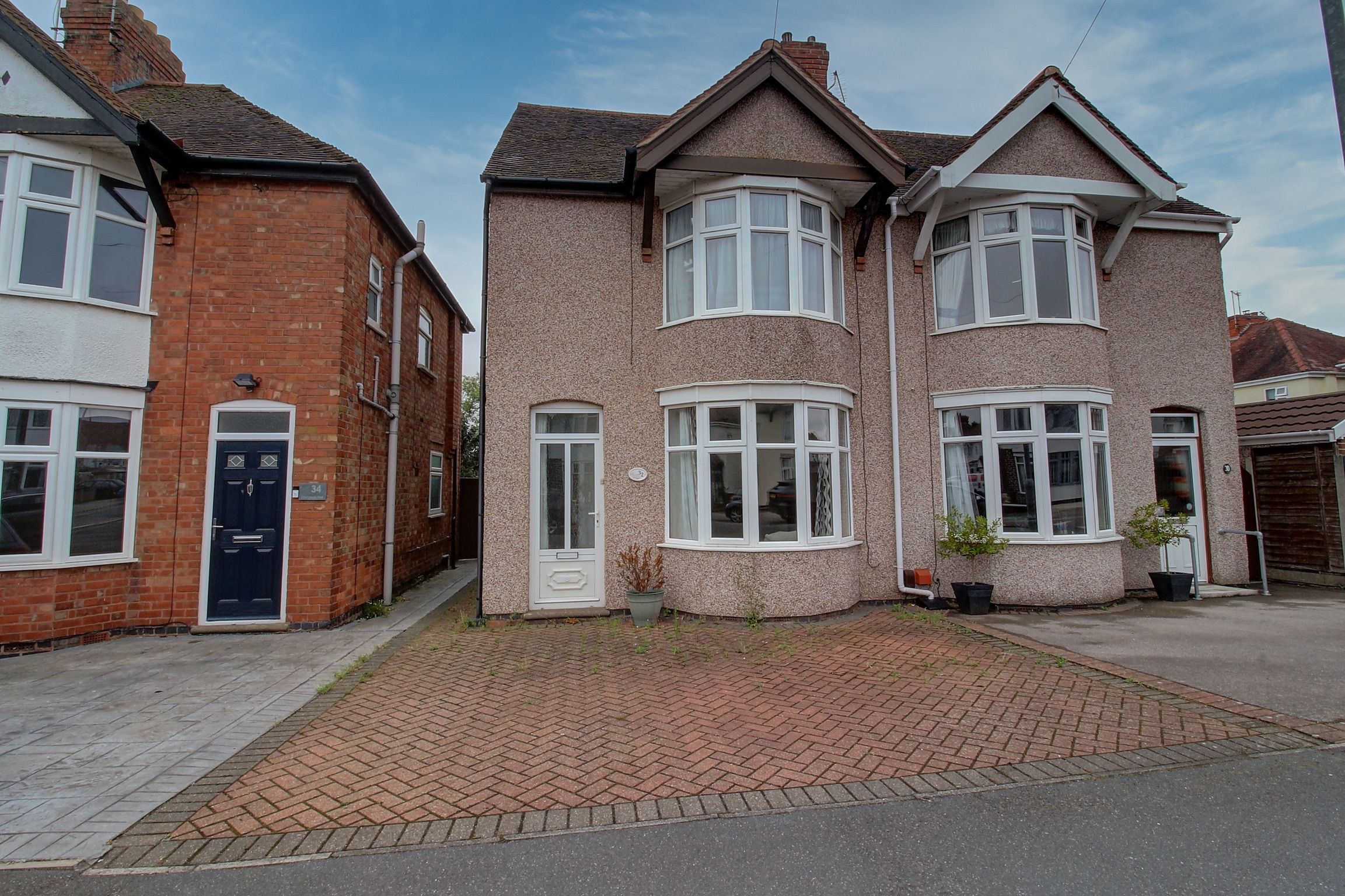 3 bed semidetached house for sale in Strathmore Road, Hinckley LE10