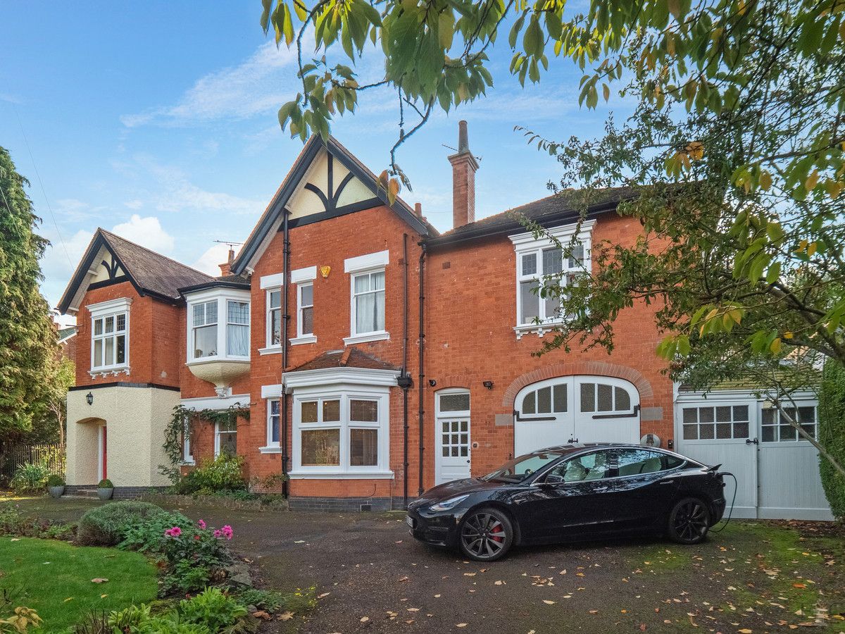 6 bed detached house for sale in Knighton Rise, Oadby Leicester LE2