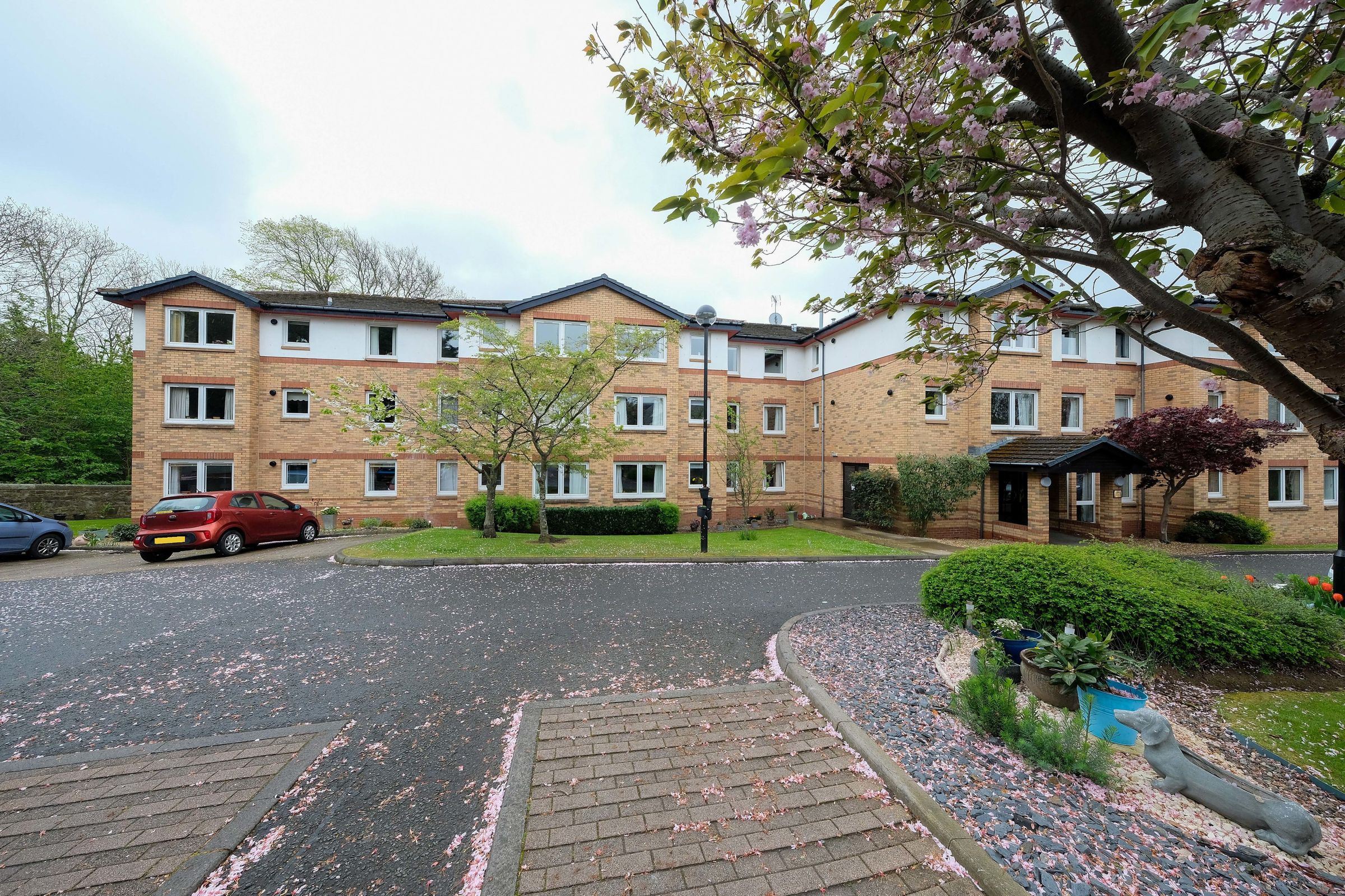 2 bed flat for sale in 16/6 Queens Court, Edinburgh EH4 Zoopla