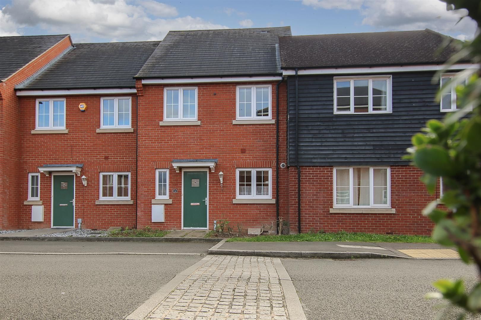 3 bed terraced house for sale in Clivedon Way, Aylesbury HP19 Zoopla