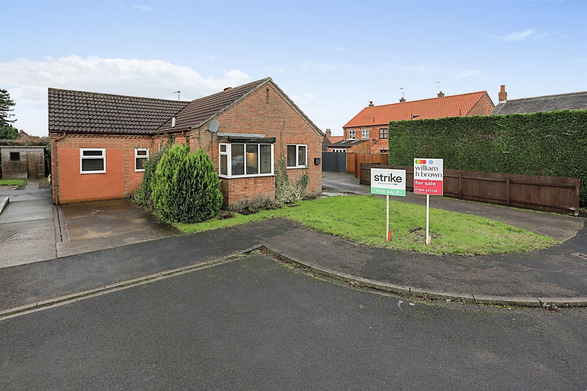 3 bed detached bungalow for sale in St. Helens Rise, Wheldrake, York