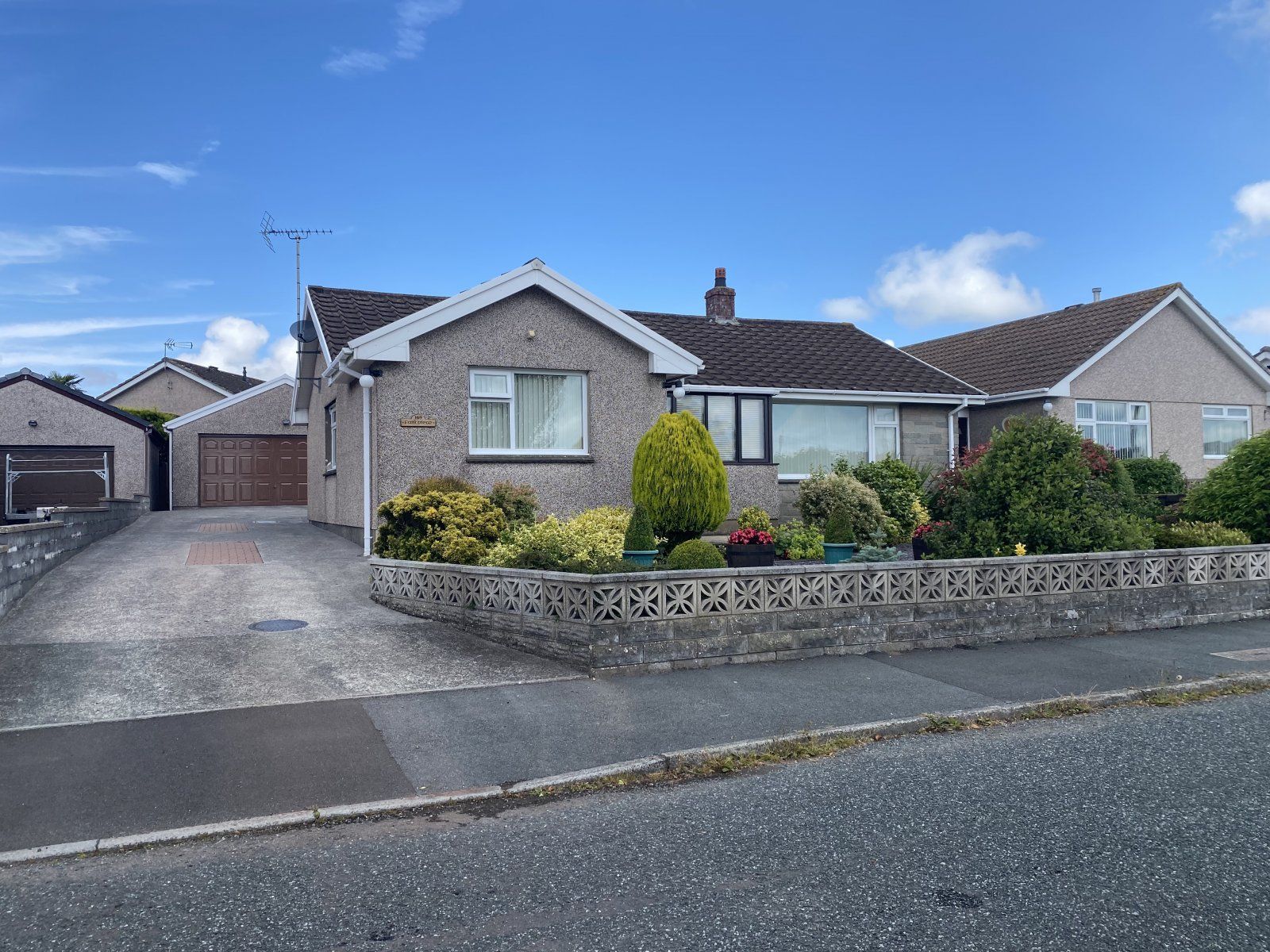 3 bed bungalow for sale in Steynton Road, Milford Haven, Pembrokeshire