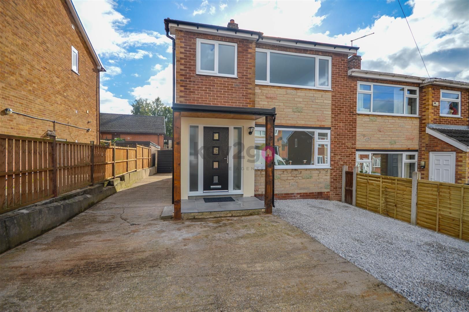 3 bed semidetached house for sale in Chestnut Road, Swallownest