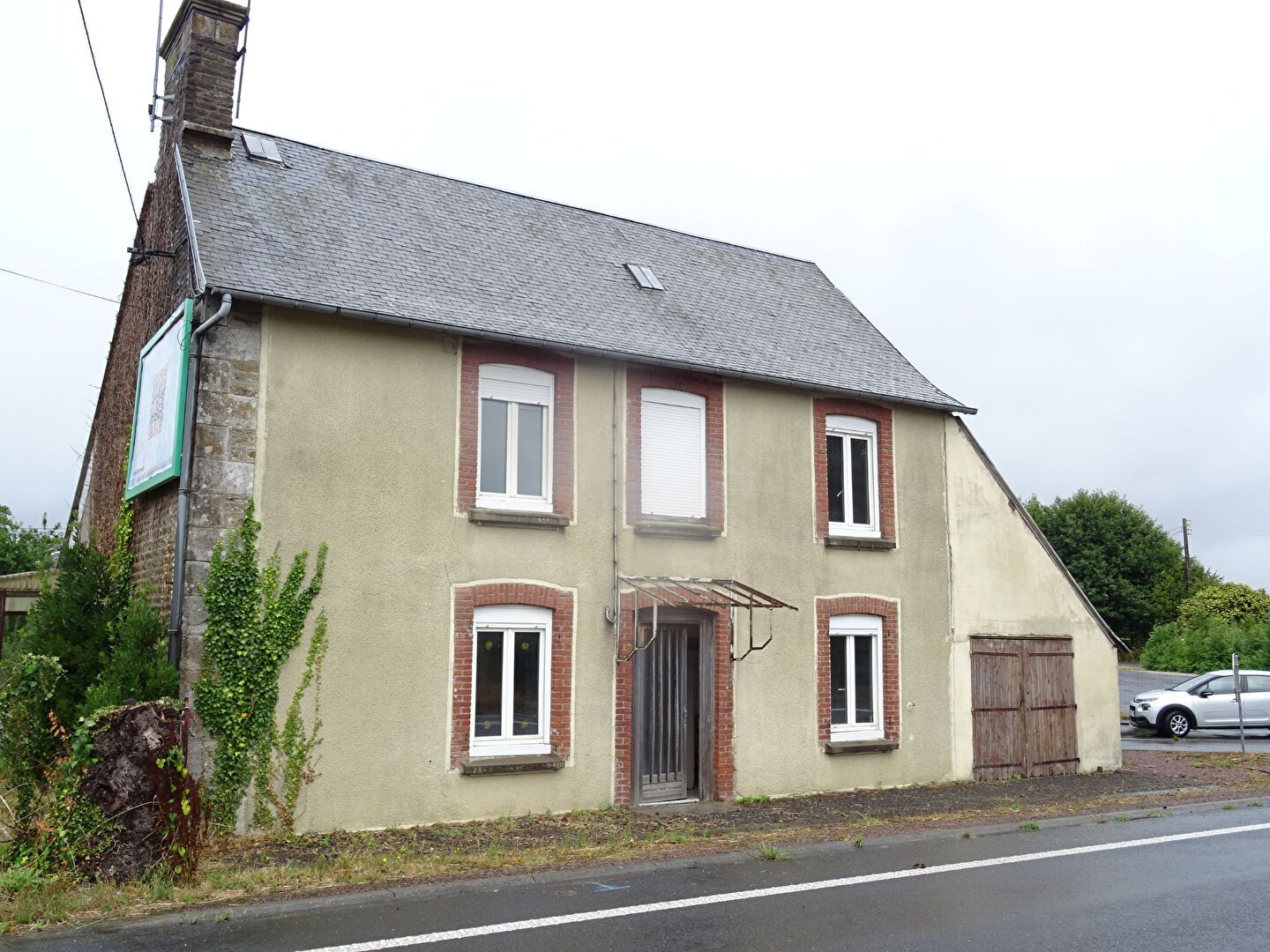 3 bed detached house for sale in SaintHilaireDuHarcouet, Basse