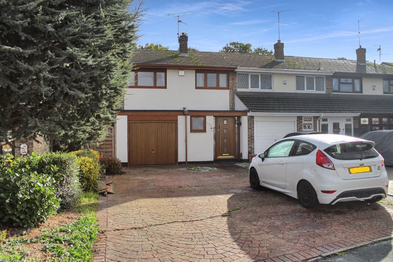 4 bed terraced house for sale in Beauchamps Drive, Wickford SS11 Zoopla