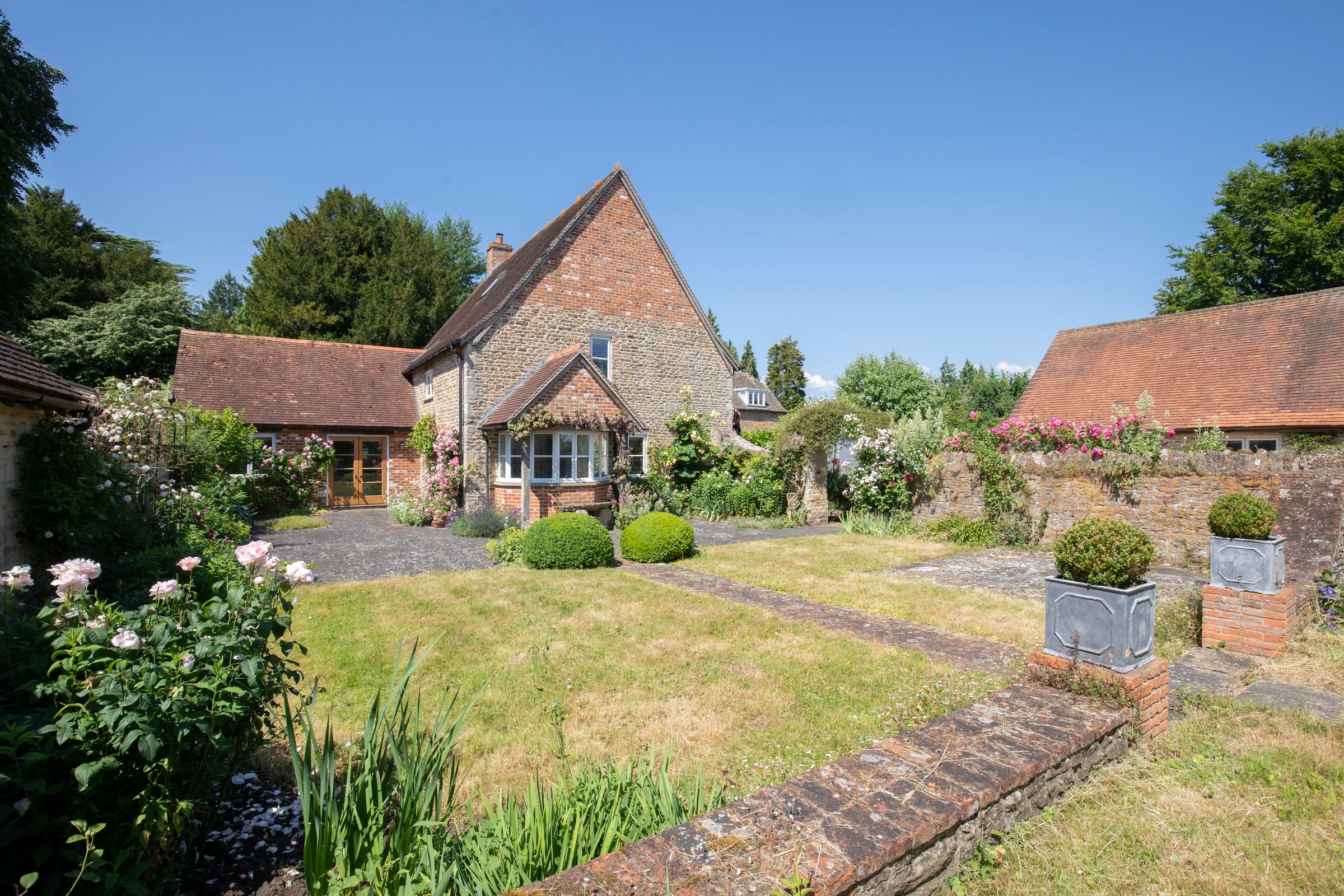 4 bed barn conversion to rent in Hinton Waldrist, Faringdon SN7 Zoopla