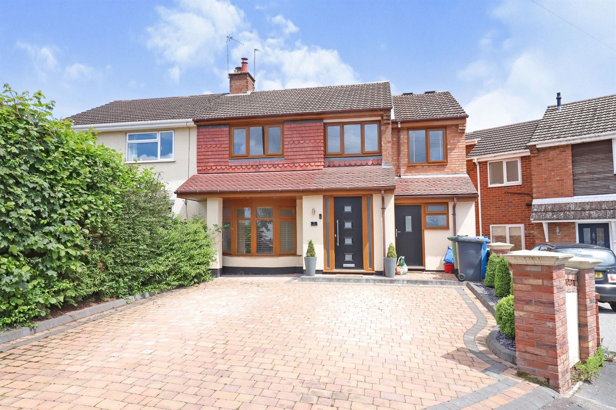 4 bed semidetached house for sale in Mitre Close, Essington
