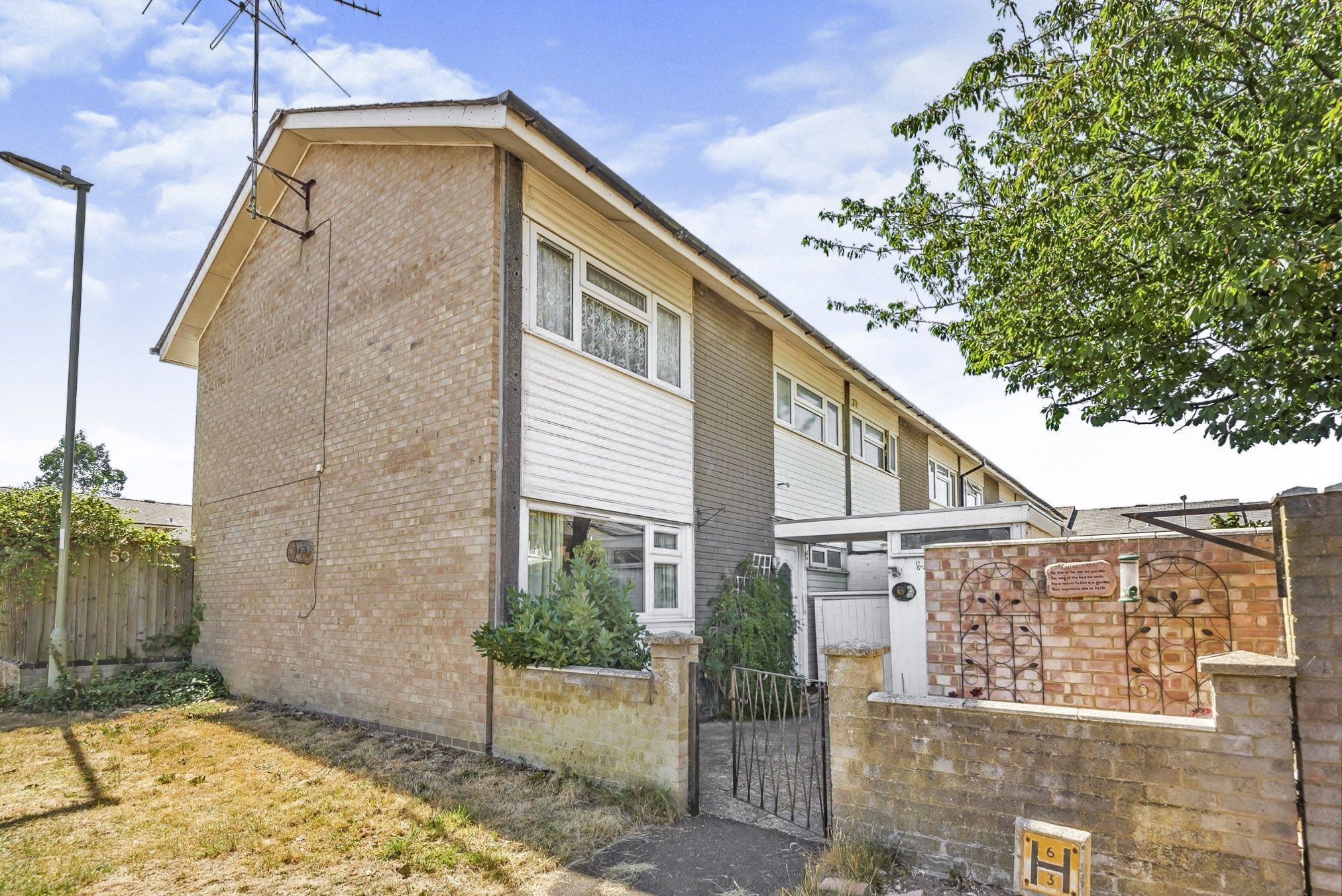 3 bed end terrace house for sale in Osborne Close, Oakridge