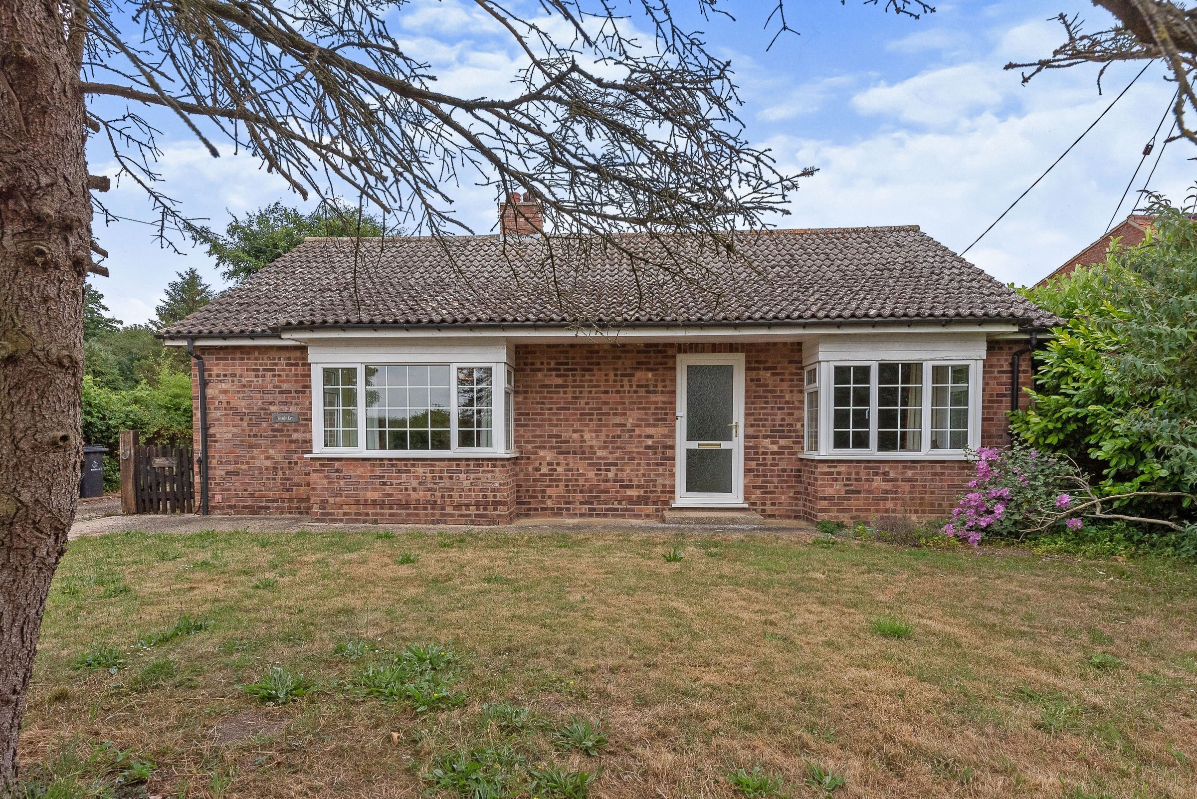 2 bed detached bungalow for sale in Thompson Road, Thetford IP25 Zoopla