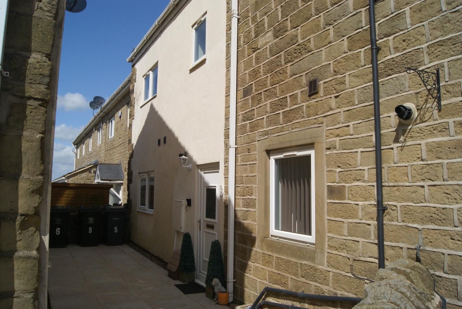 3 bed flat to rent in Halifax Road, Cullingworth, Bradford, West