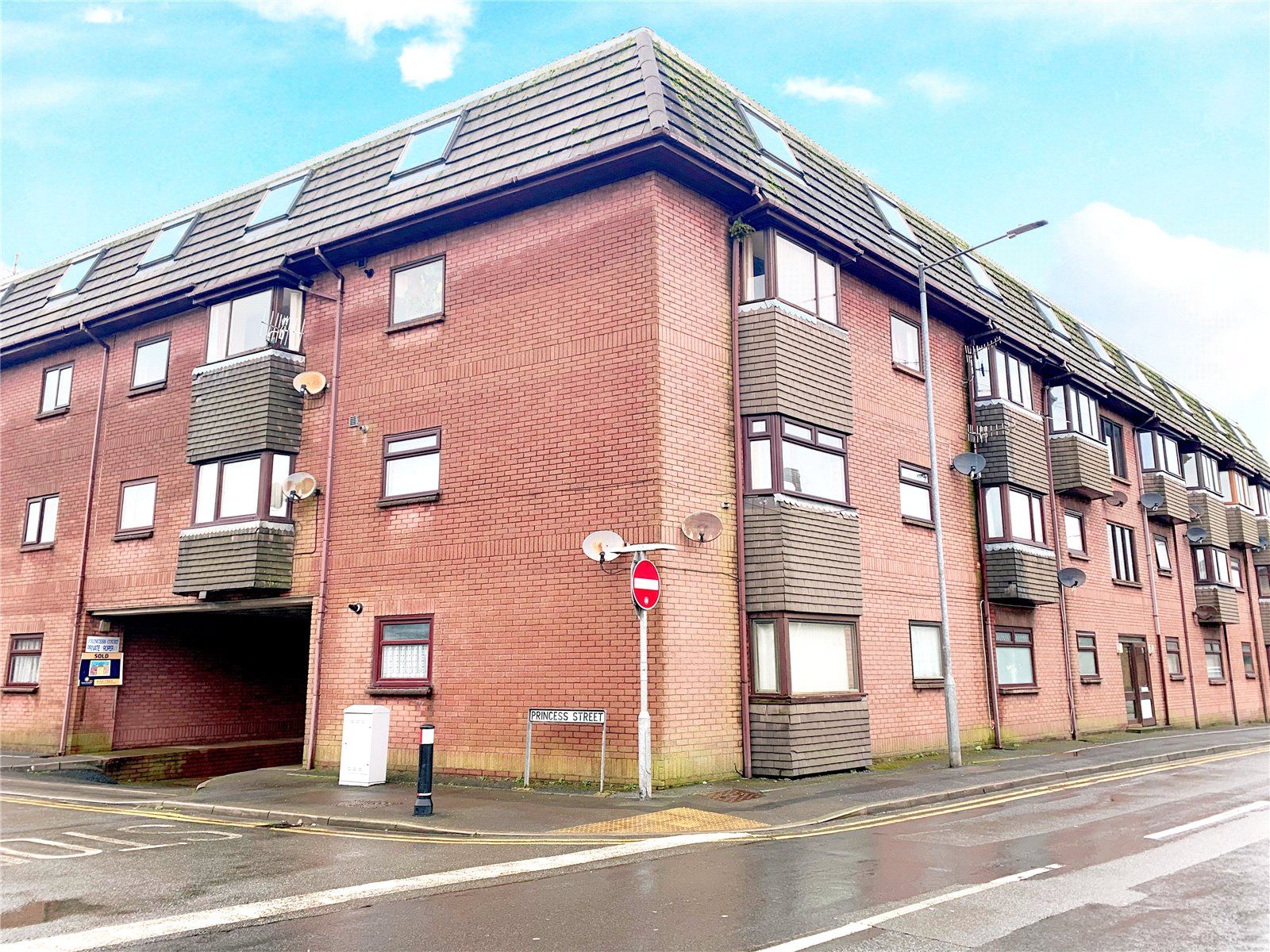 2 bed flat for sale in Princess Court, Llanelli, Sir Gaerfyrddin SA15