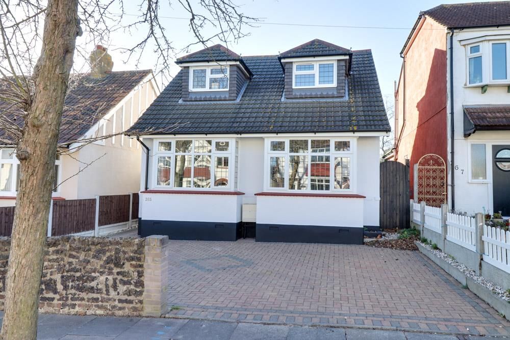 4 bed property for sale in Station Road, LeighOnSea SS9 Zoopla