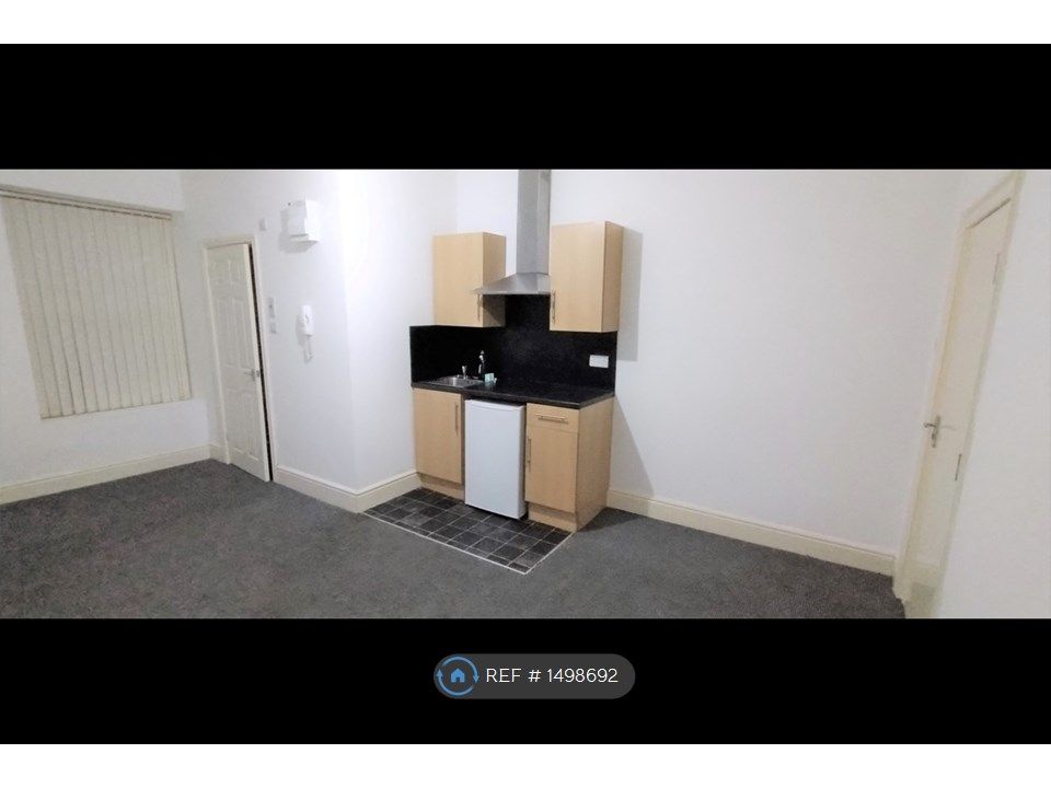 Studio to rent in Huddersfield Road, Mirfield WF14 Zoopla