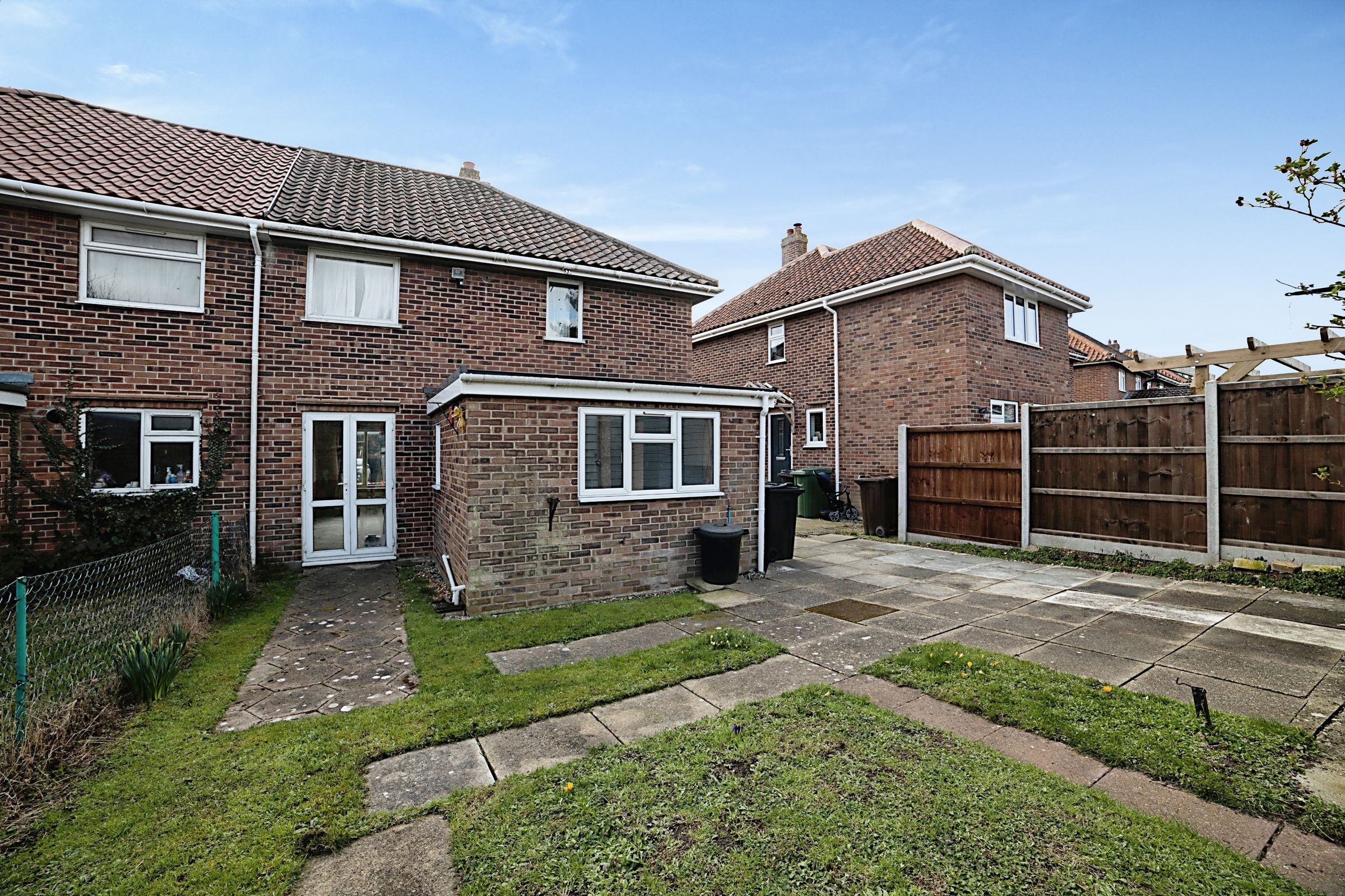 3 bed semidetached house for sale in Ethel Gooch Road, Wymondham