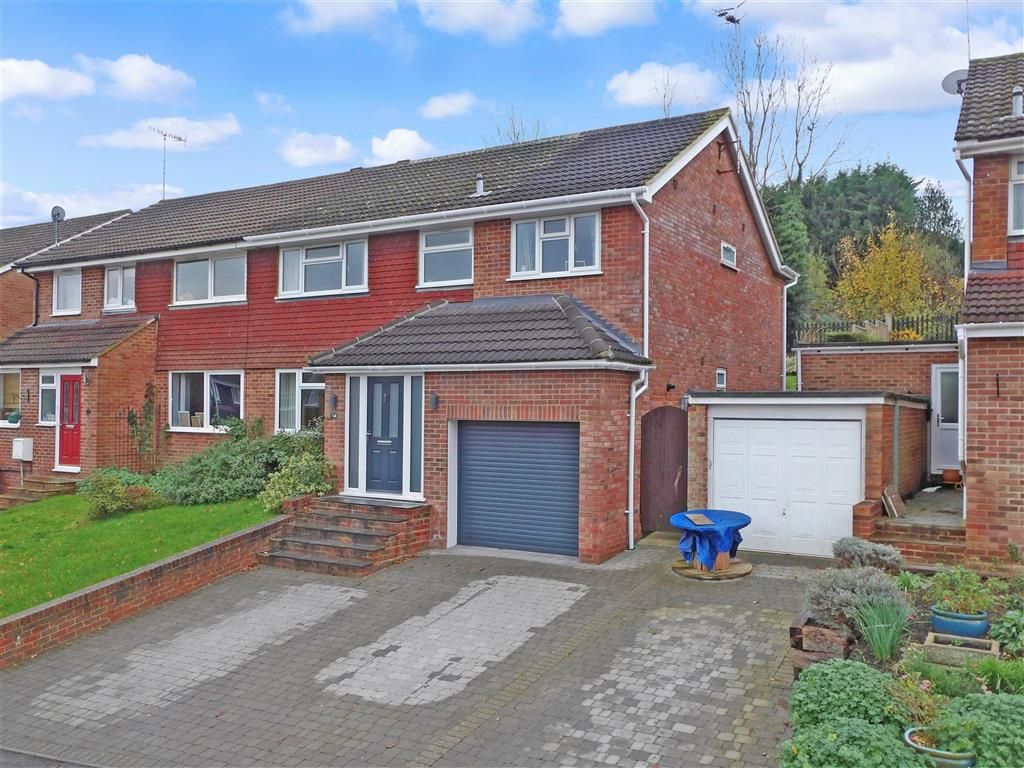 4 bed semidetached house for sale in Hillside Close, East Grinstead