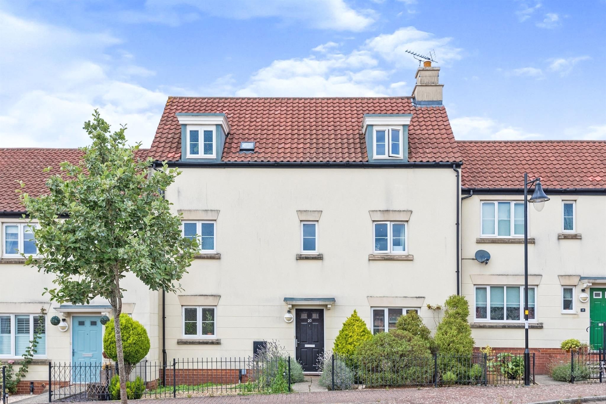 4 bed town house for sale in Frankel Avenue, Swindon SN25 Zoopla