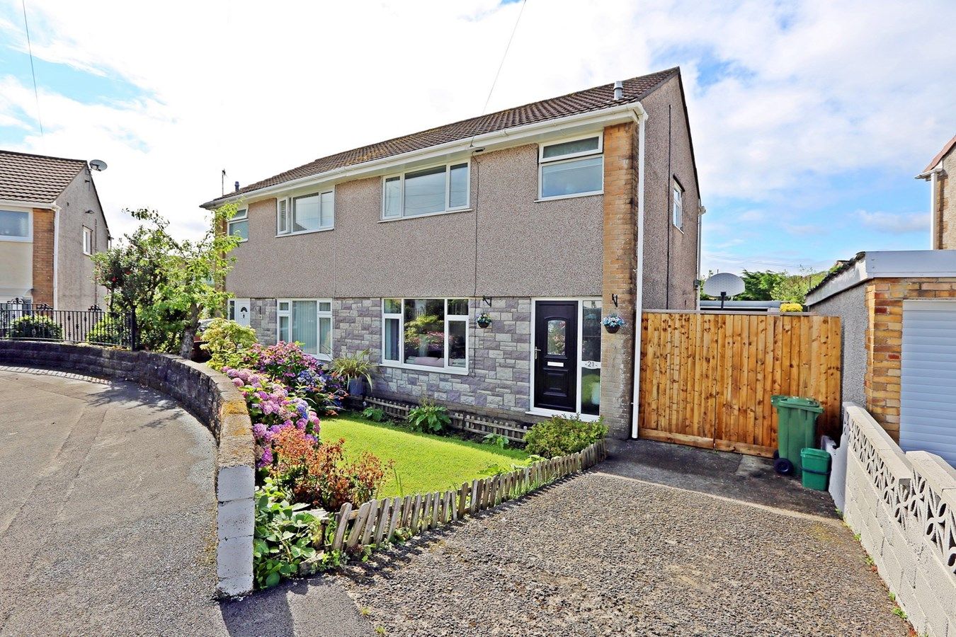 3 bed semidetached house for sale in Heol Ddeusant, Beddau, Pontypridd