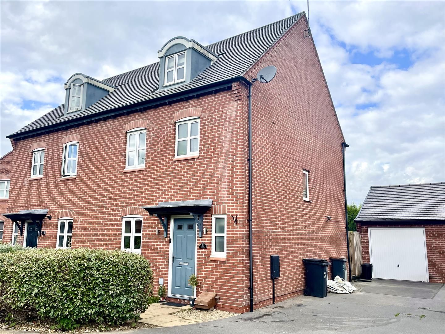 4 bed semidetached house for sale in Farley Crescent, Ibstock LE67