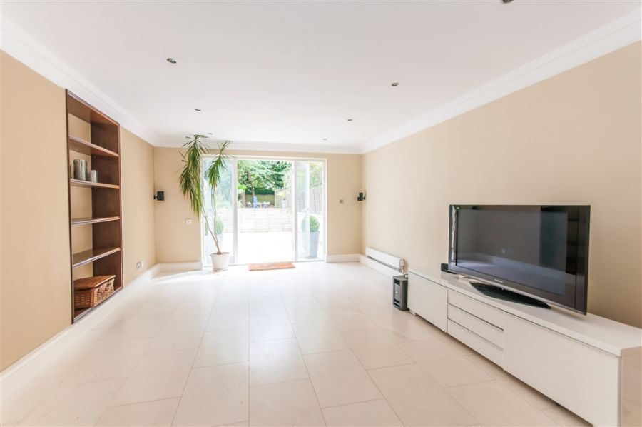 4 bed property to rent in Woodchurch Road, South Hampstead NW6 Zoopla