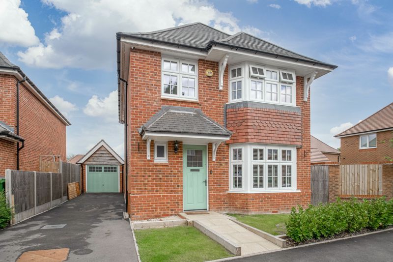 4 bed detached house for sale in Fairfield Drive, heath, Redditch