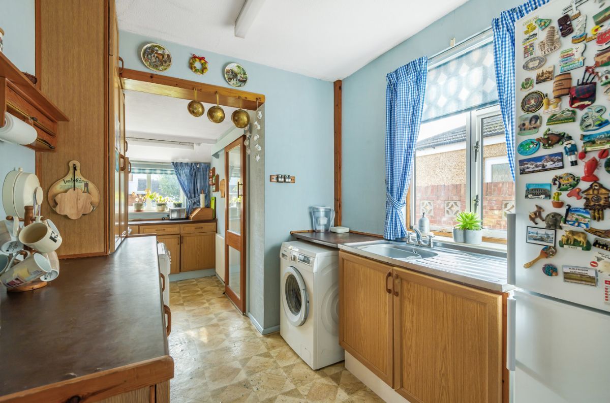 3 bed semidetached house for sale in Ashdale Avenue, Kempston, Bedford