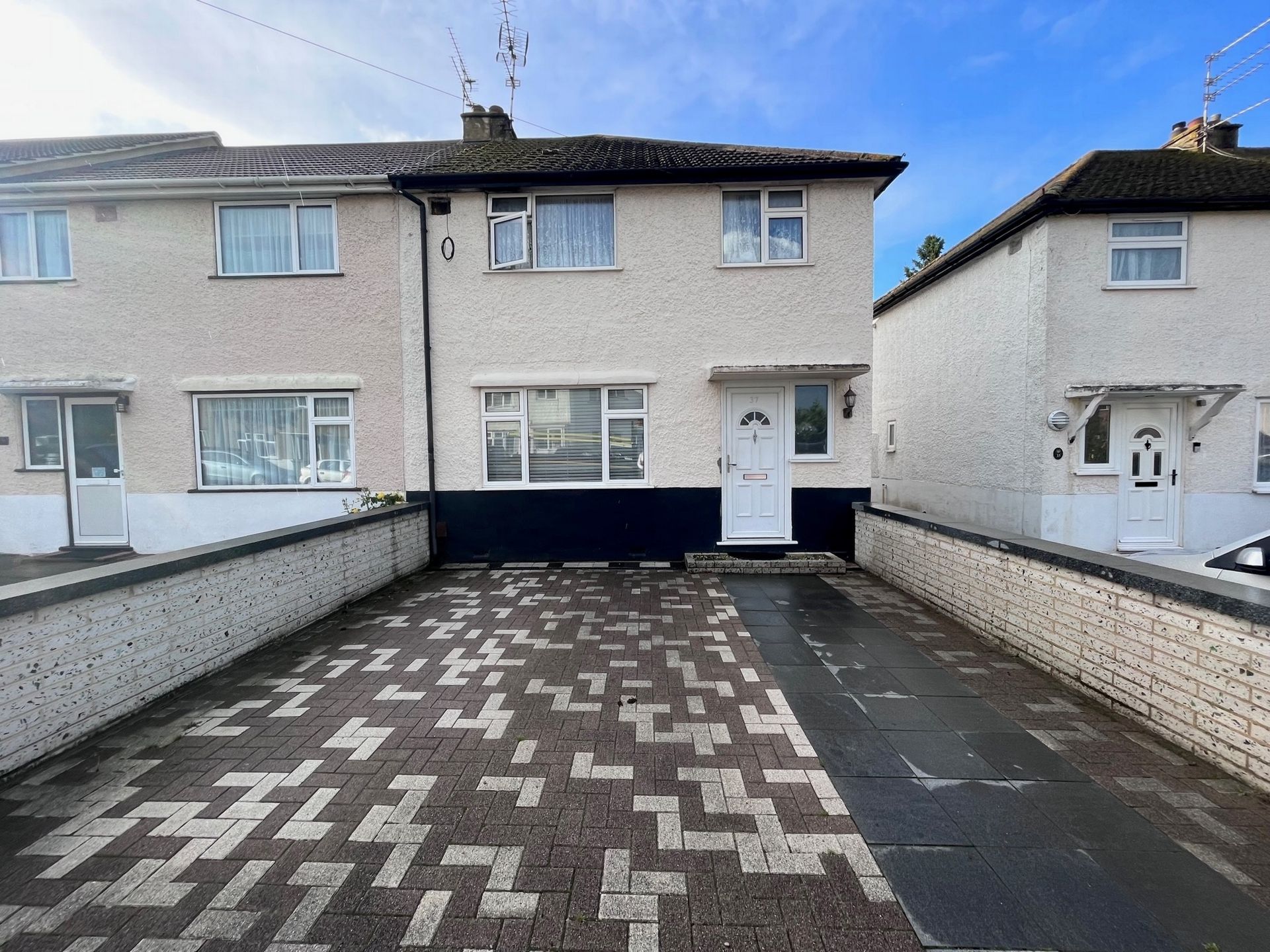 3 bed end terrace house for sale in Napsbury Avenue, London Colney AL2