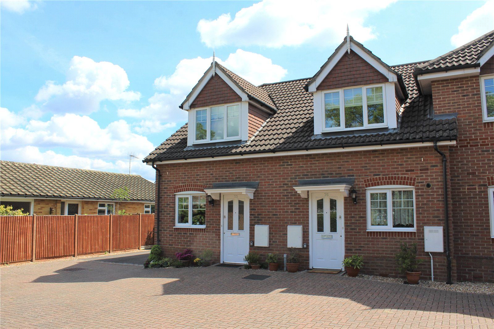 Hurlands Close, Farnham GU9  