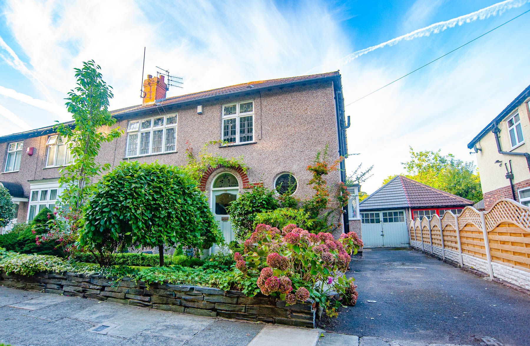 4 bed semidetached house for sale in Menlove Gardens South, Mossley