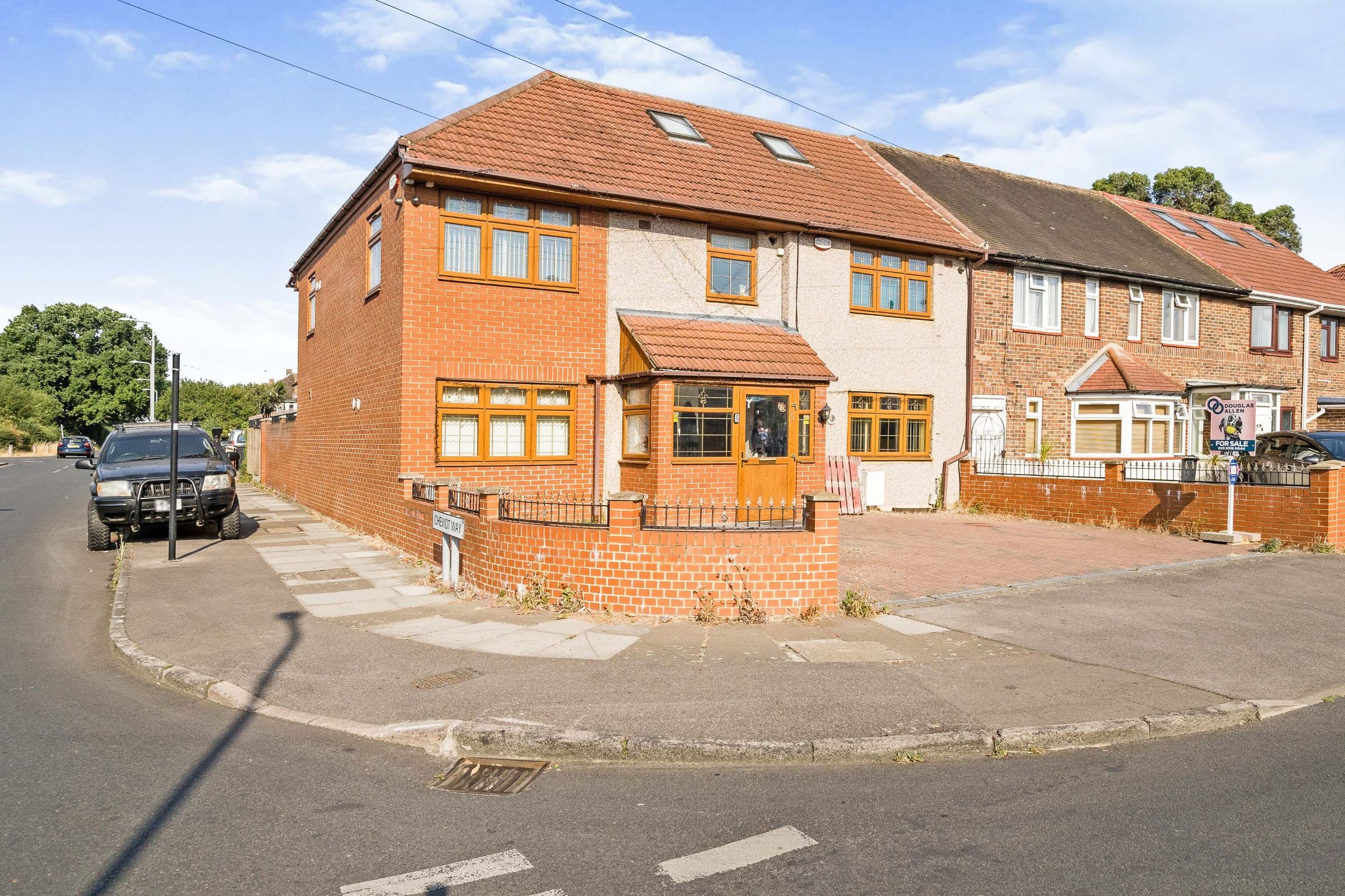 4 bed end terrace house for sale in Leyswood Drive, Ilford IG2 Zoopla