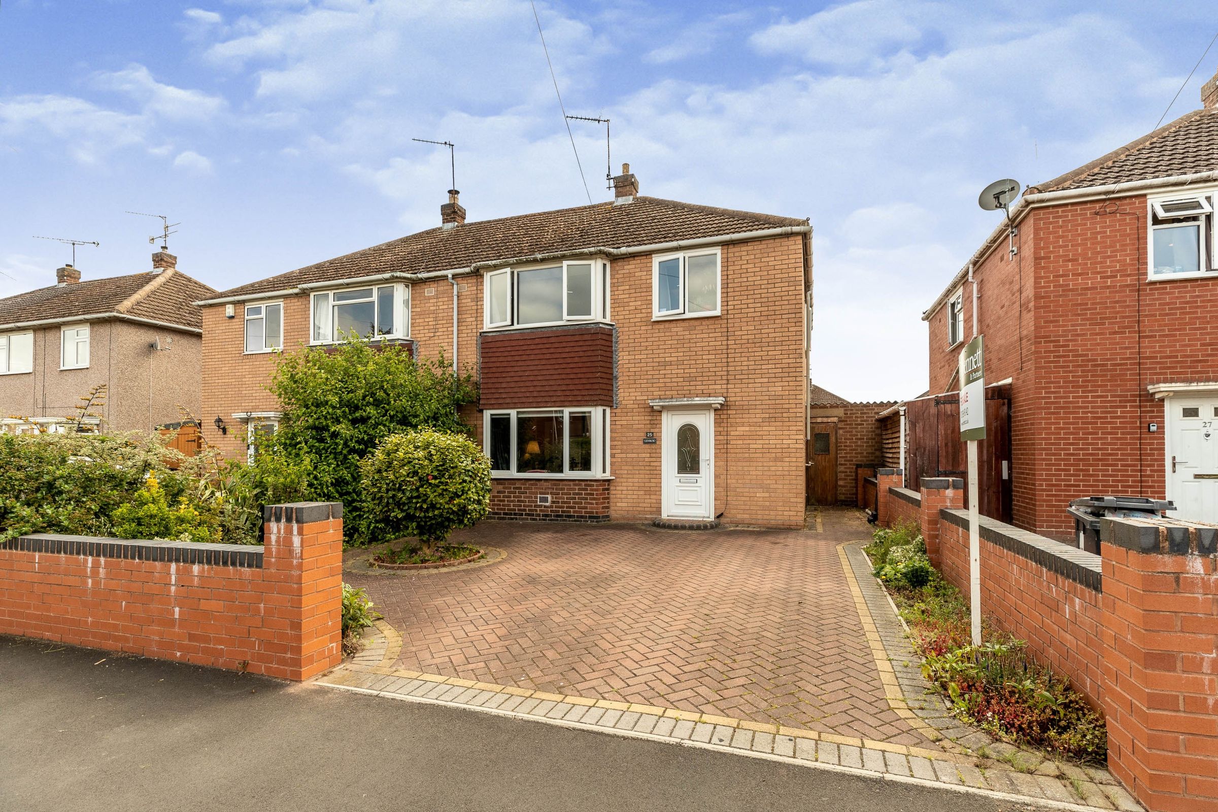 3 bed semidetached house for sale in Masefield Avenue, Warwick CV34