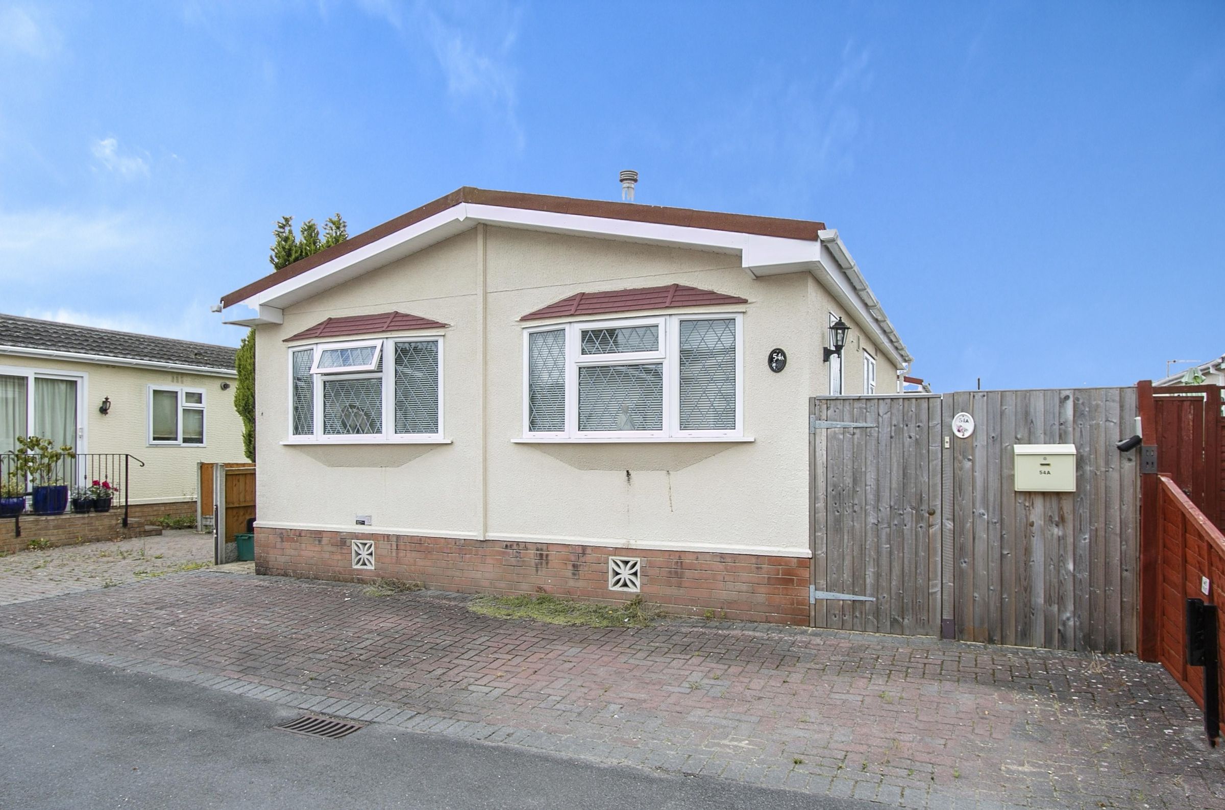 2 bed bungalow for sale in Pinehurst Park, West Moors, Ferndown BH22