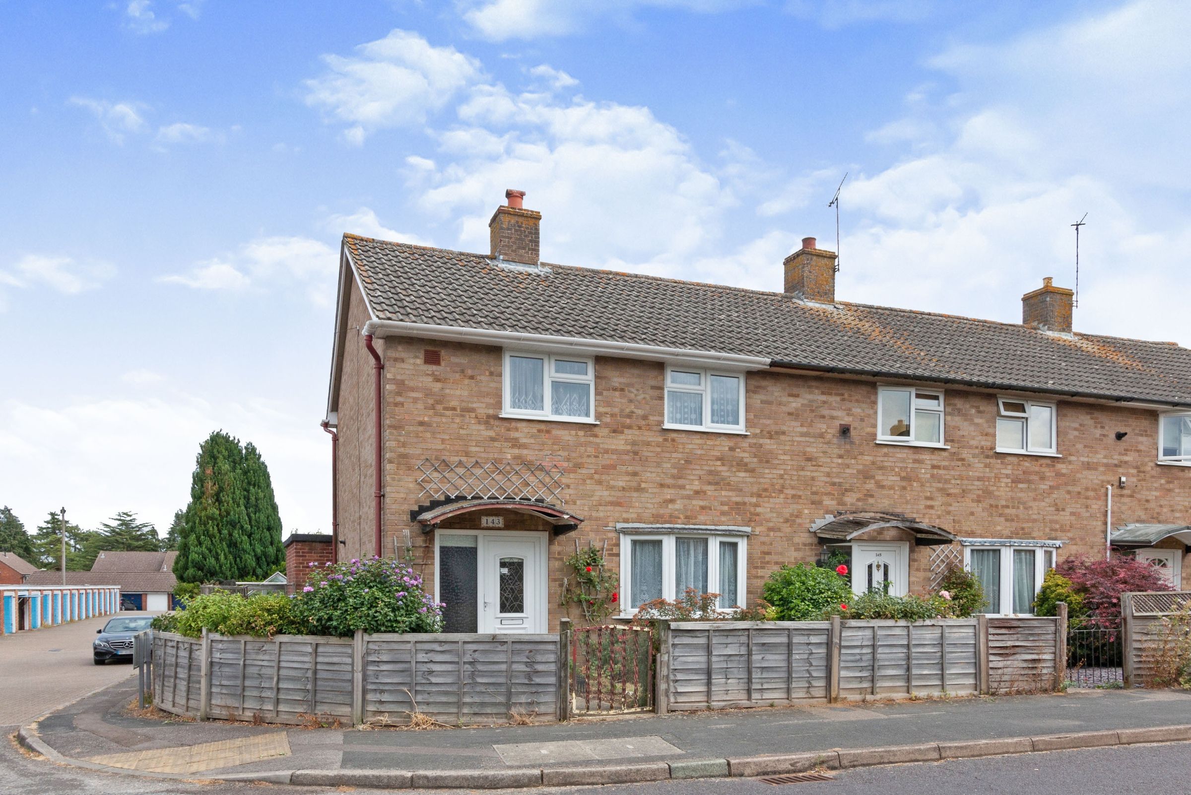 2 bed end terrace house for sale in Paddock Road, Basingstoke