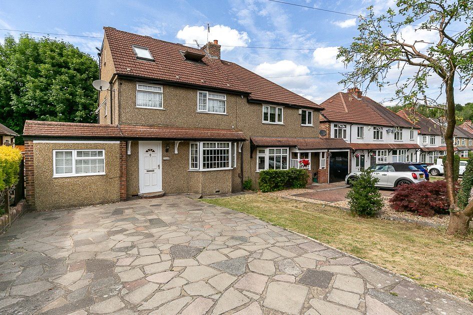 5 bed semidetached house for sale in Markfield Road, Caterham, Surrey