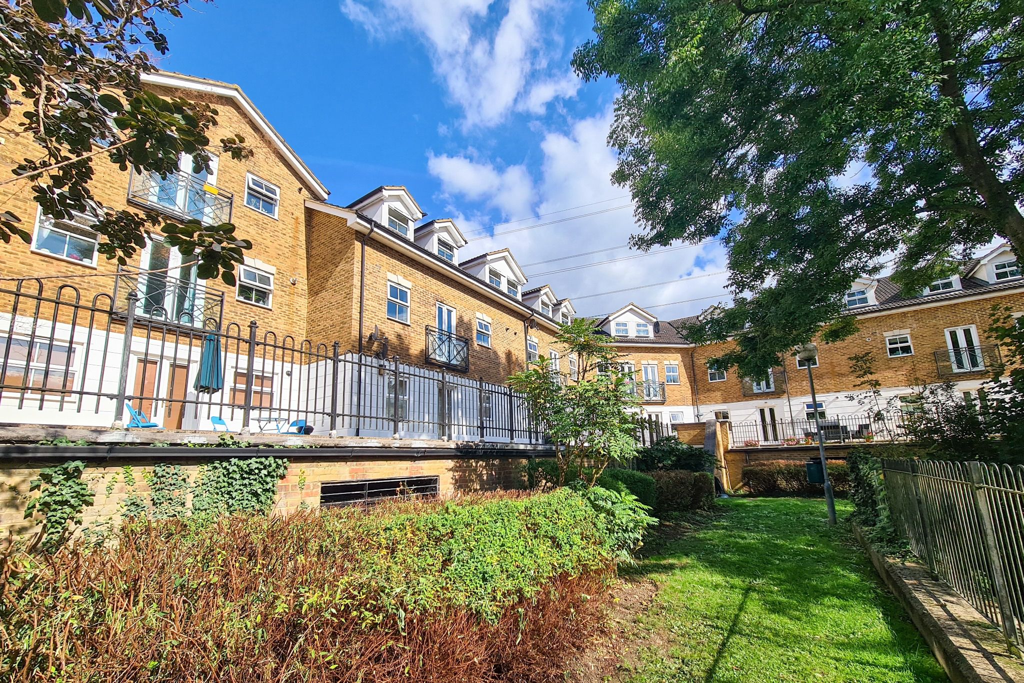 2 bed flat for sale in Old Mill Place, Wraysbury, Staines TW19 Zoopla