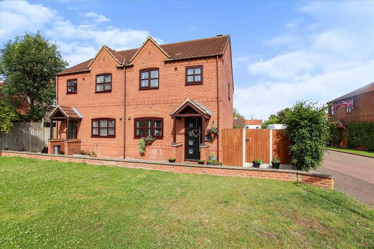 3 bed semidetached house for sale in The Brambles, NewtonOnTrent