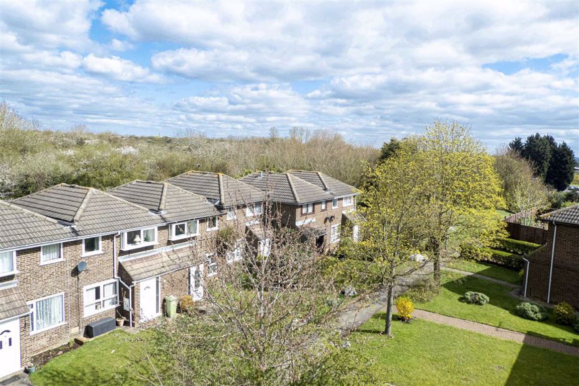 3 bed terraced house for sale in Elmhurst Close, Furzton, Milton Keynes